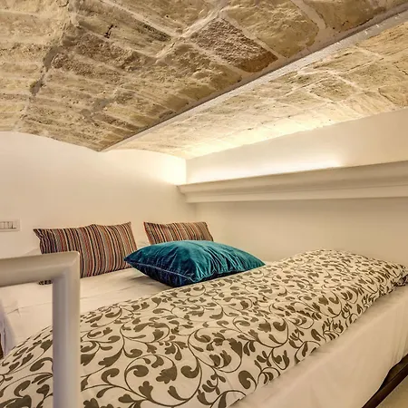 Aweshome - Colosseo Red Design Apartment *