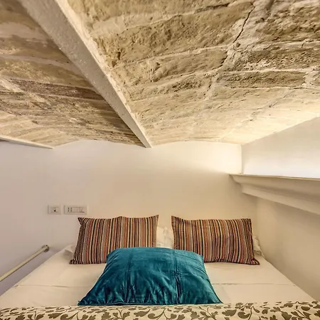 Aweshome - Colosseo Red Design Apartment Rome