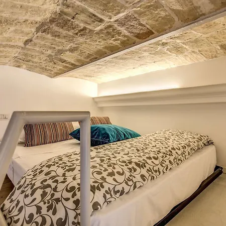 Aweshome - Colosseo Red Design Apartment *